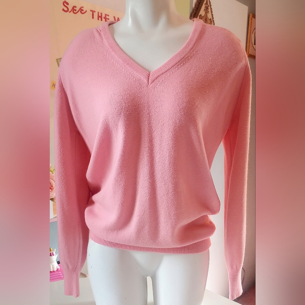 Super cute vintage pullover pink sweater KNITWEAR by Difini